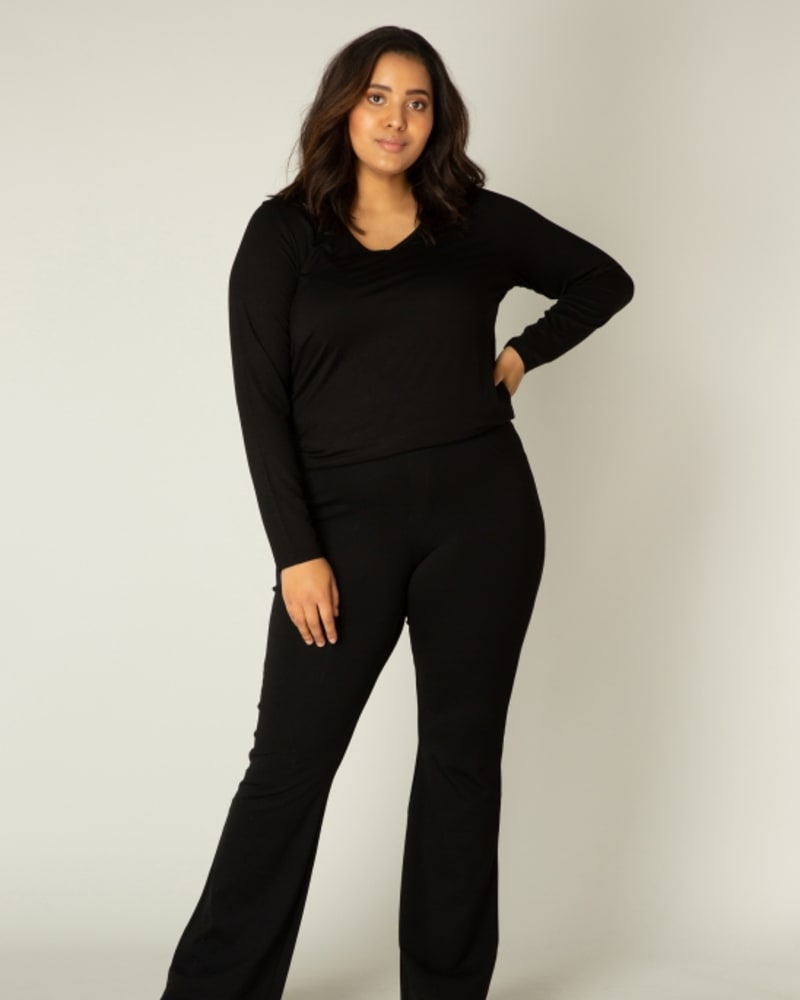 Front of a model wearing a size 3(52) Allie in Black by Base Level Curvy. | dia_product_style_image_id:253201